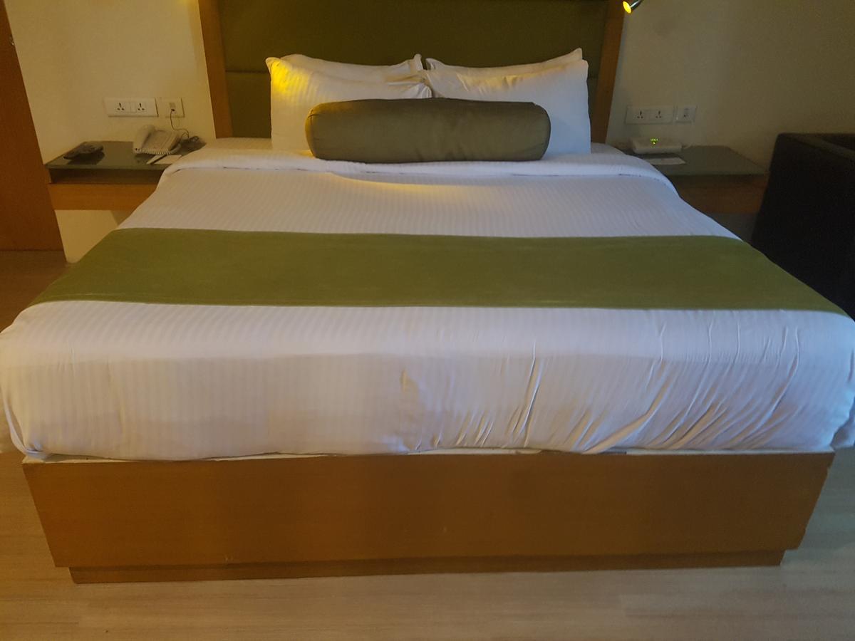 The Peerless Inn, Hyderabad Bagian luar foto