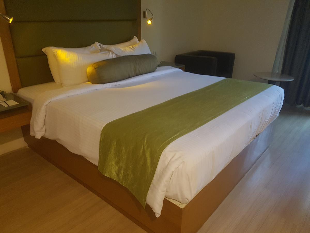 The Peerless Inn, Hyderabad Bagian luar foto