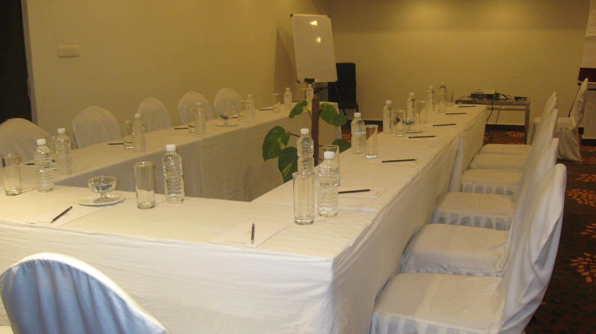 The Peerless Inn, Hyderabad Bagian luar foto